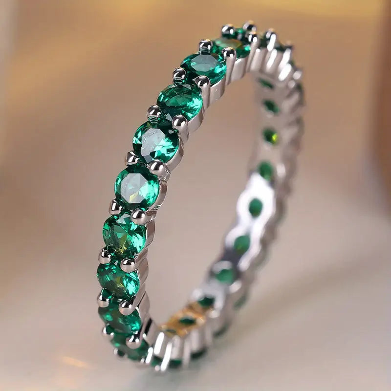 Elegante ring van wit goud met verfijnde details