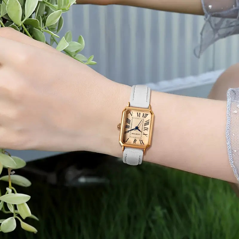 Elegante gouden horloge met een verfijnd steentje