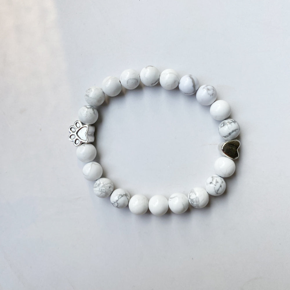 Natuurlijke Edelstenen Armband met Poot- en Hartbedel – Handgemaakt Ontwerp