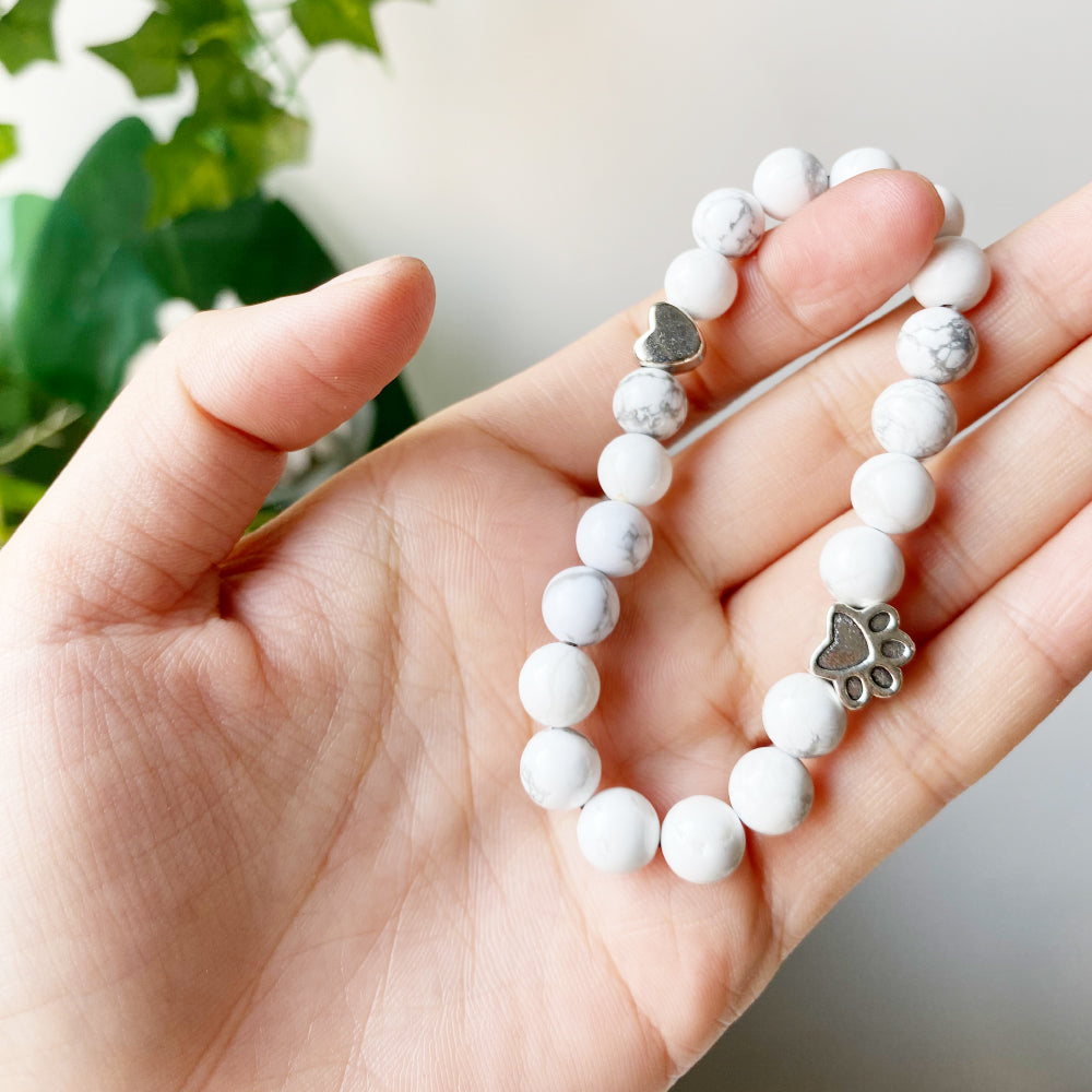 Natuurlijke Edelstenen Armband met Poot- en Hartbedel – Handgemaakt Ontwerp