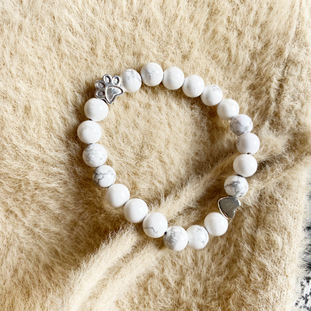 Natuurlijke Edelstenen Armband met Poot- en Hartbedel – Handgemaakt Ontwerp