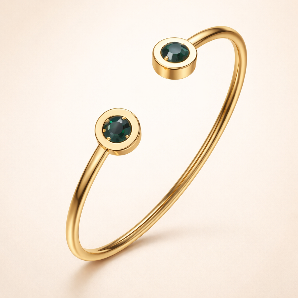 Elegante gouden armband met groene accenten