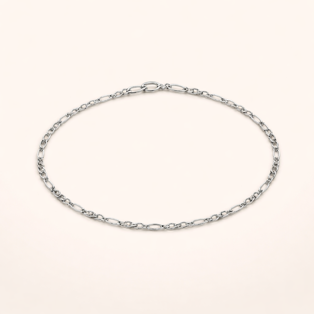 Elegante witgouden armband met verfijnde details