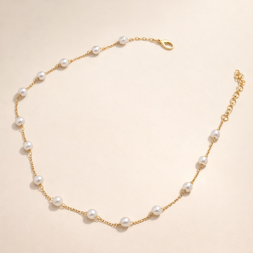 Minimalistische gouden ketting met subtiele zirkonia steentjes