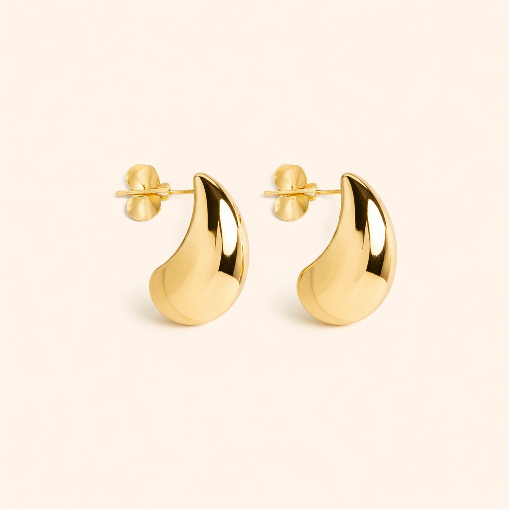 Verfijnde gouden oorbellen met elegante hangende details