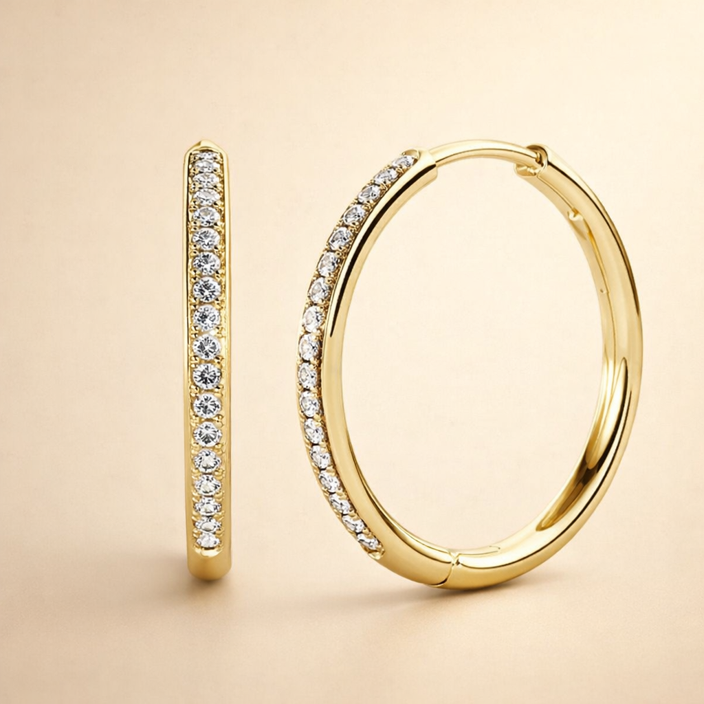 Elegante gouden oorbellen met pave-details