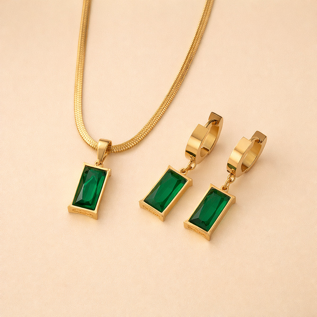Elegante gouden ketting met maan en zirkonia