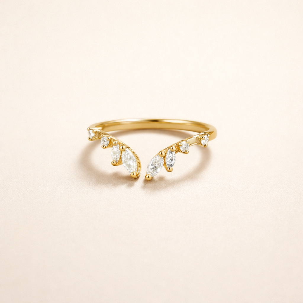 Zachte glans gouden ring met kristal