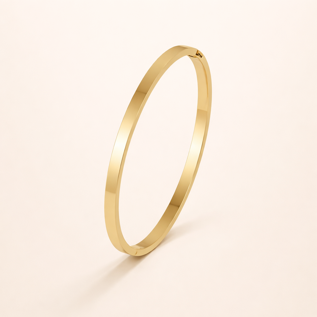 Elegante gouden armreif met verfijnde lijnen