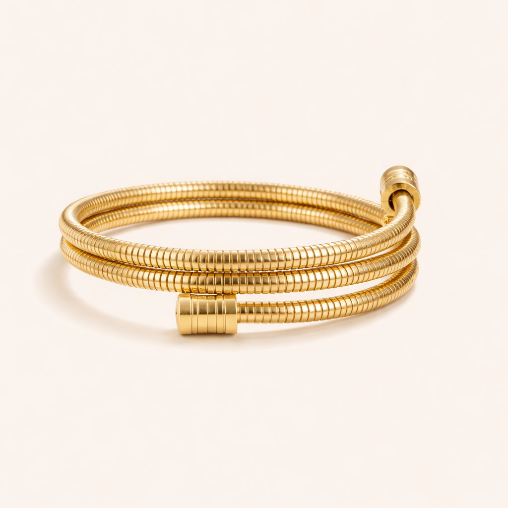 Elegante gouden armband met verfijnde draaiing