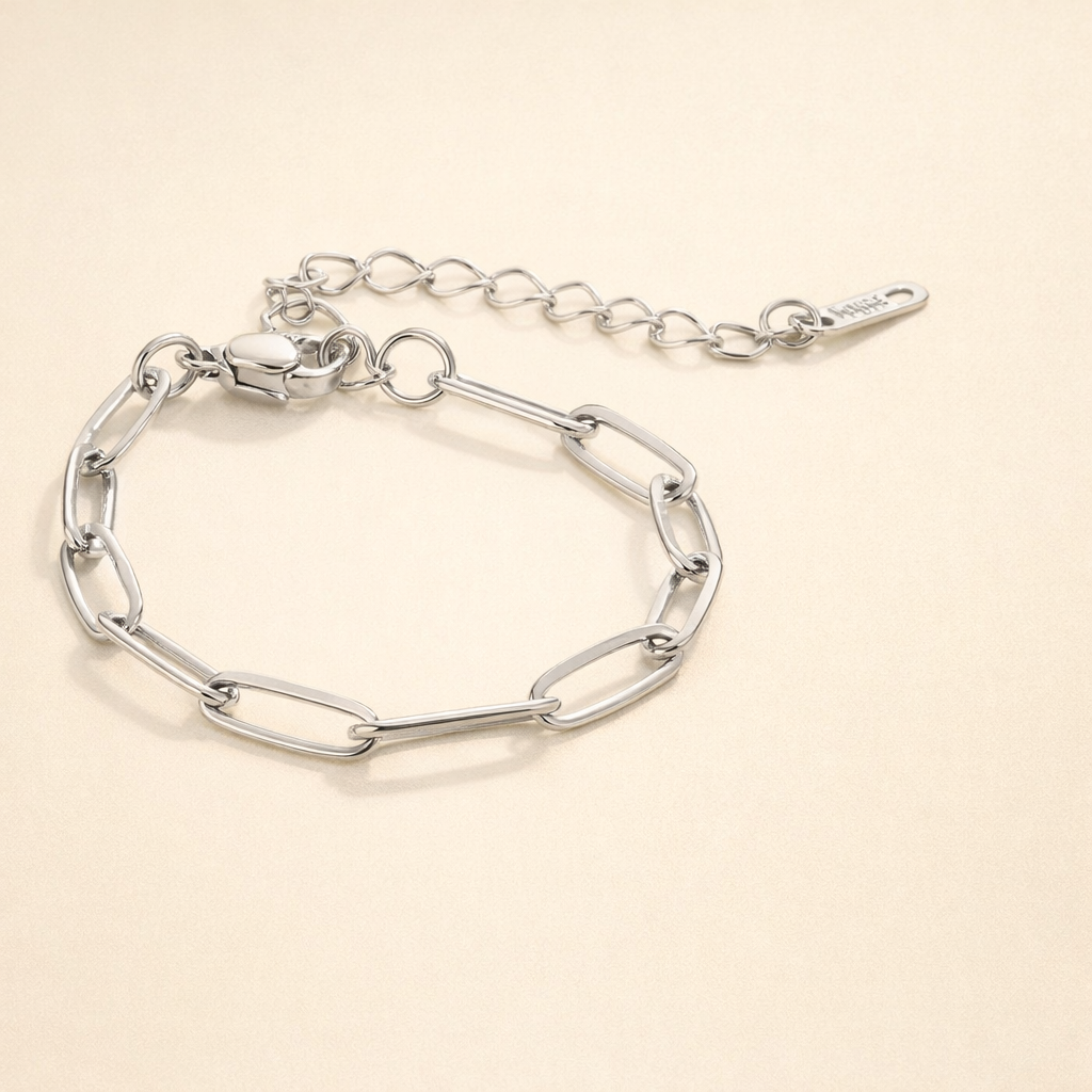 Minimalistische zilveren armband met elegante schakels