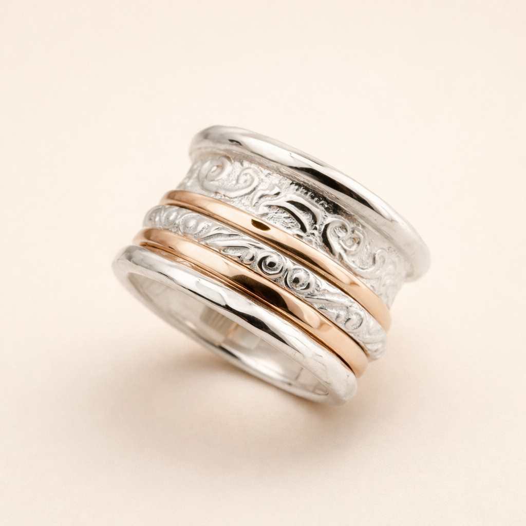 Elegante ring van goud en zilver met een verfijnde afwerking