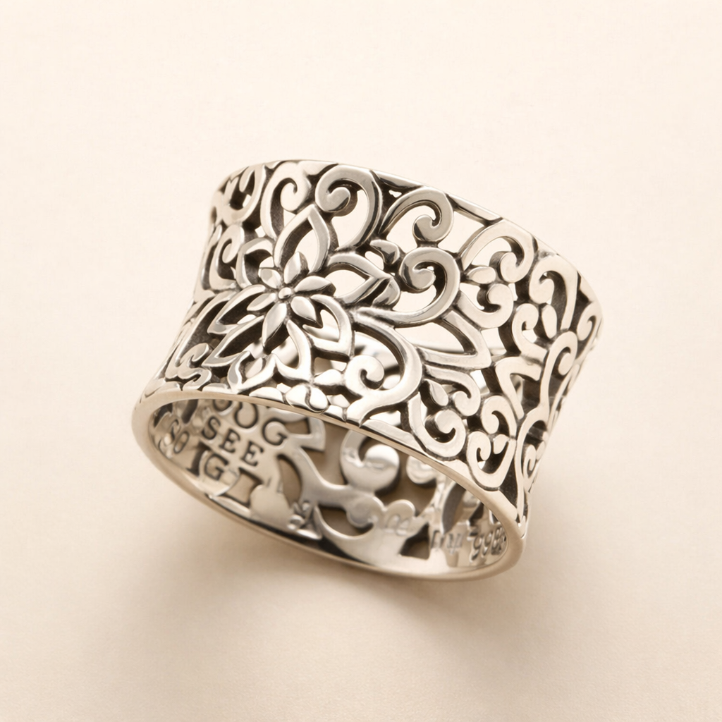 Elegante zilveren holle ring met verfijnde details
