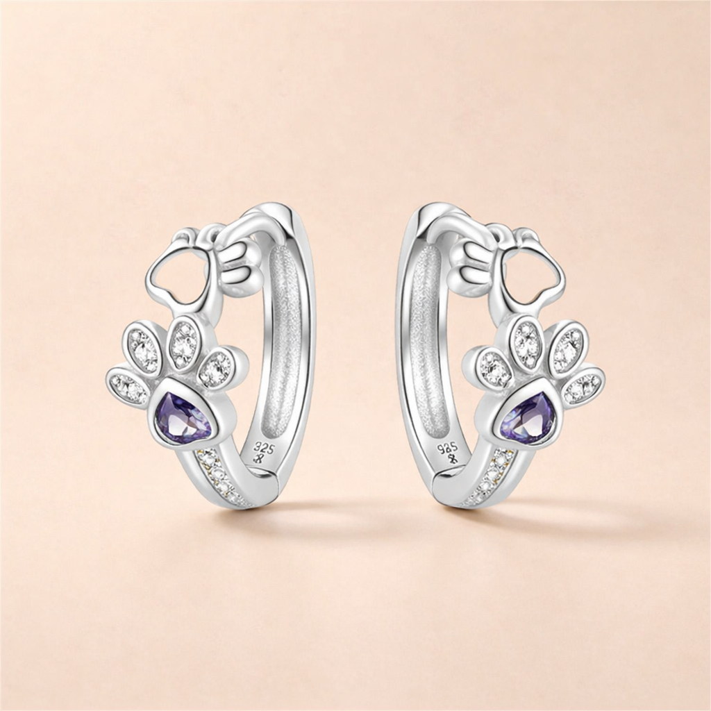 Paw Huggie Oorbellen in Sterling Zilver – Met Zirkonia en Hart Edelsteen