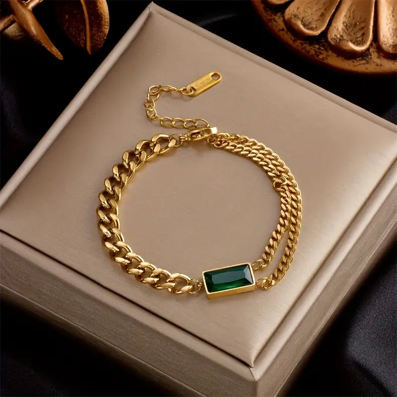 Elegante gouden armband met verfijnde details