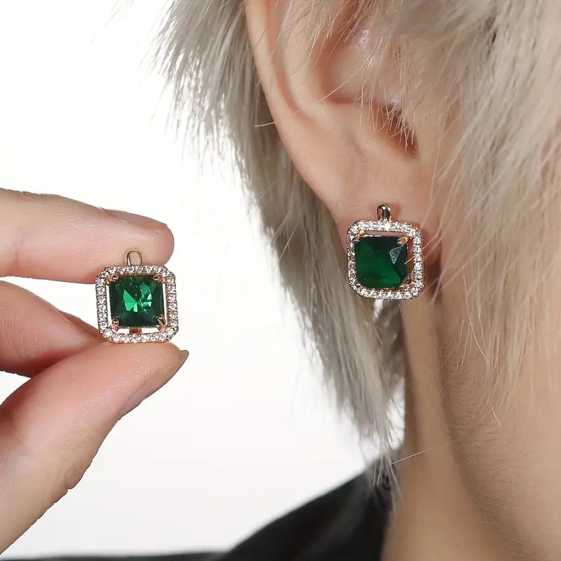 Elegante groene zirkonia oorbellen in goud