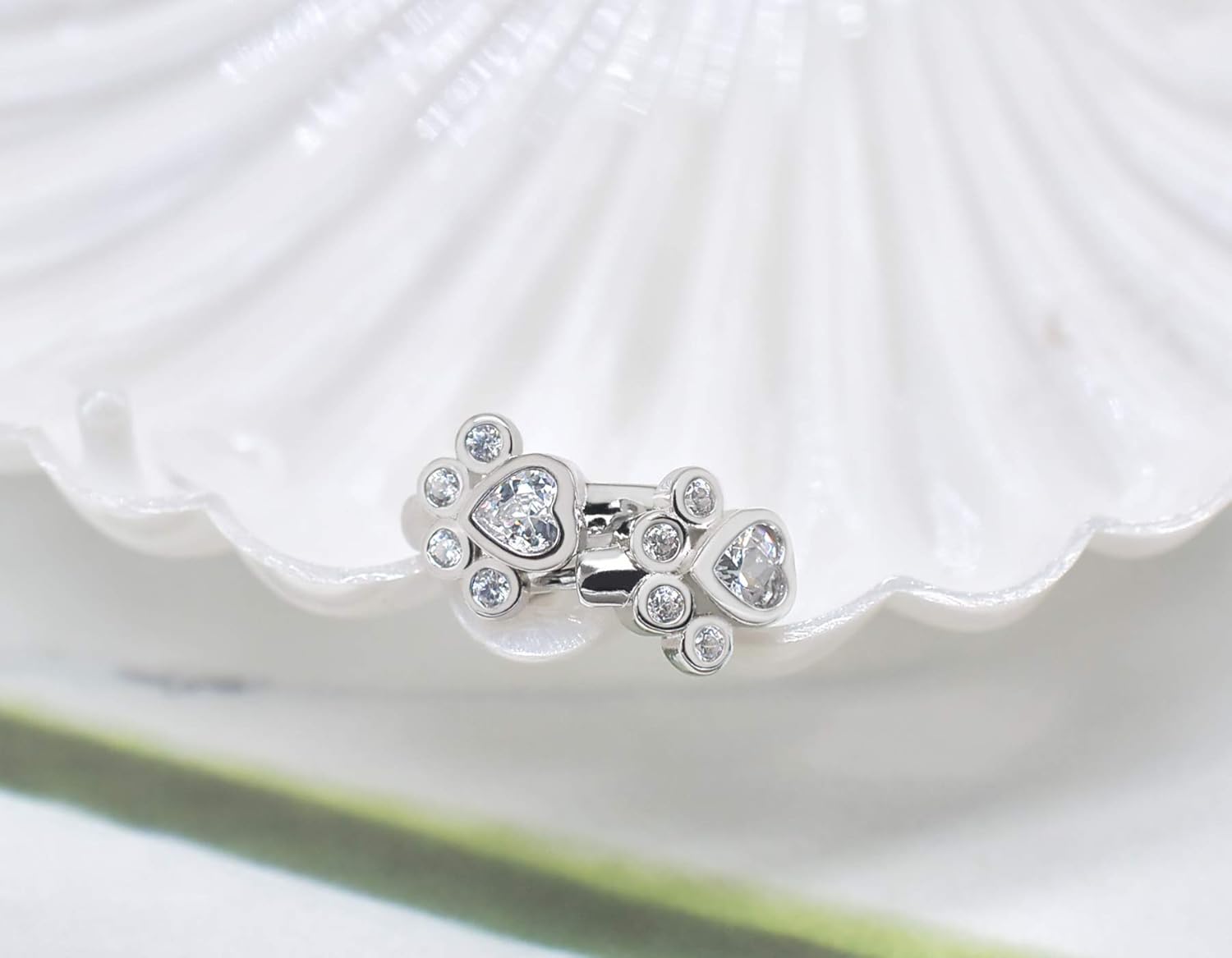Paw Huggie Hoops met Sprankelende Zirconia