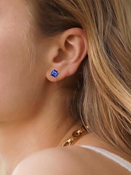 Elegante oorbellen van wit goud met prinses geslepen saffier