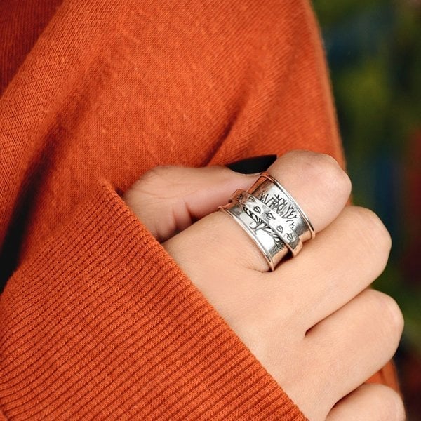 Gouden levensboom ring met delicate zirkonia details