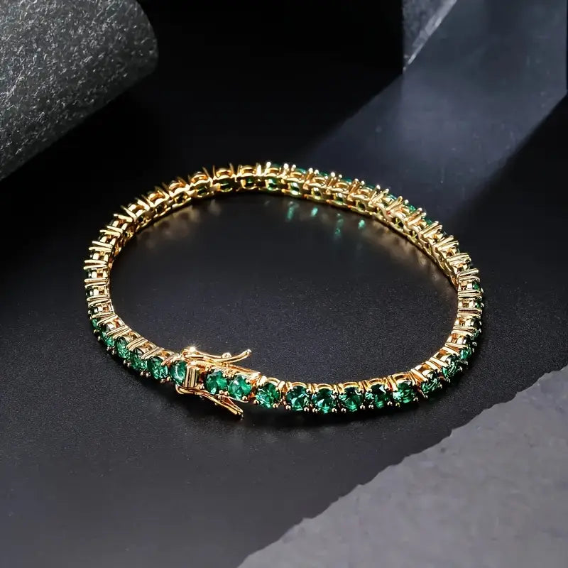 Elegante goudkleurige armband met verfijnde details