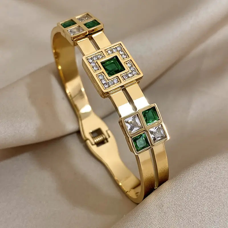 Elegante gouden armband met verfijnde details