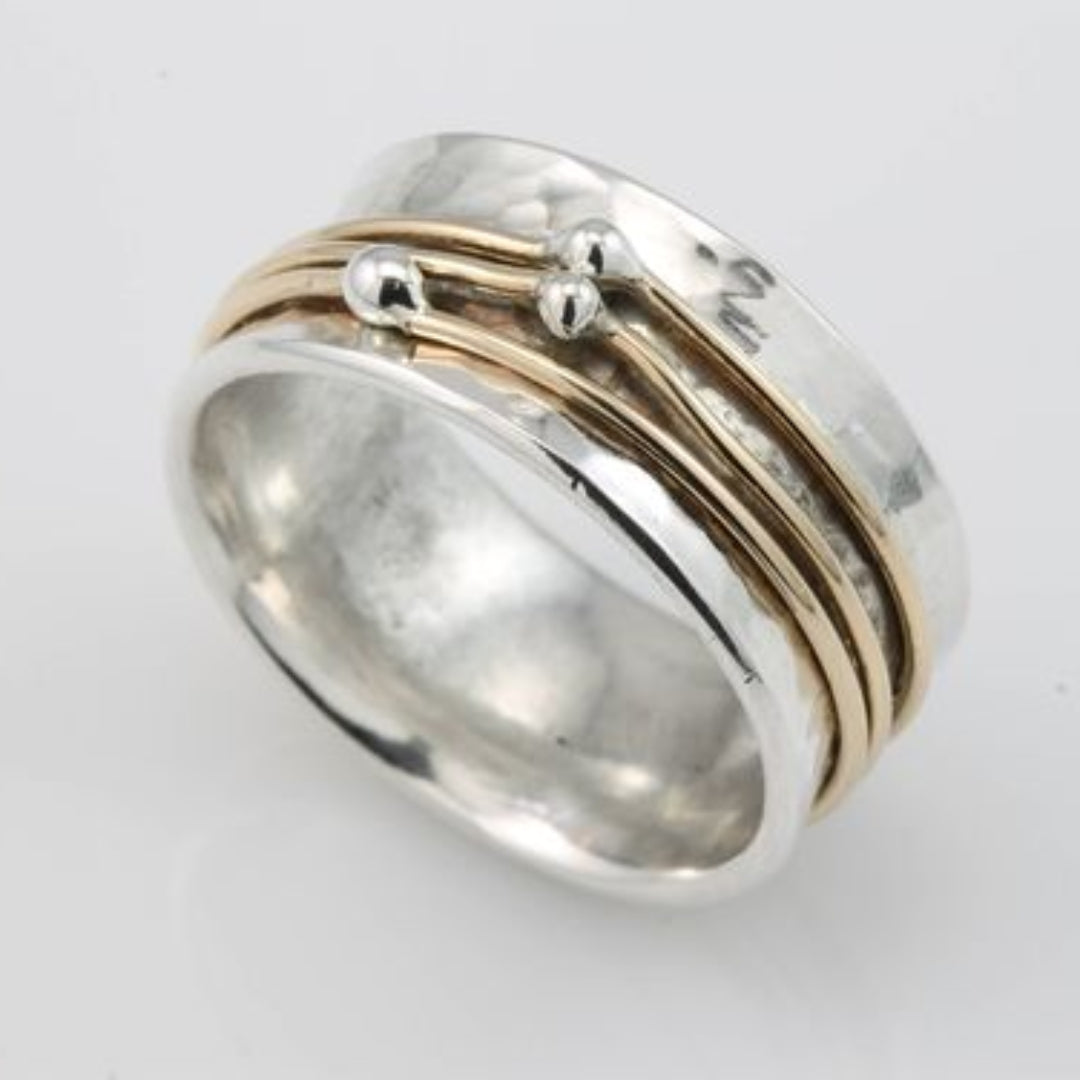 Verfijnde gouden vintage ring met subtiele details