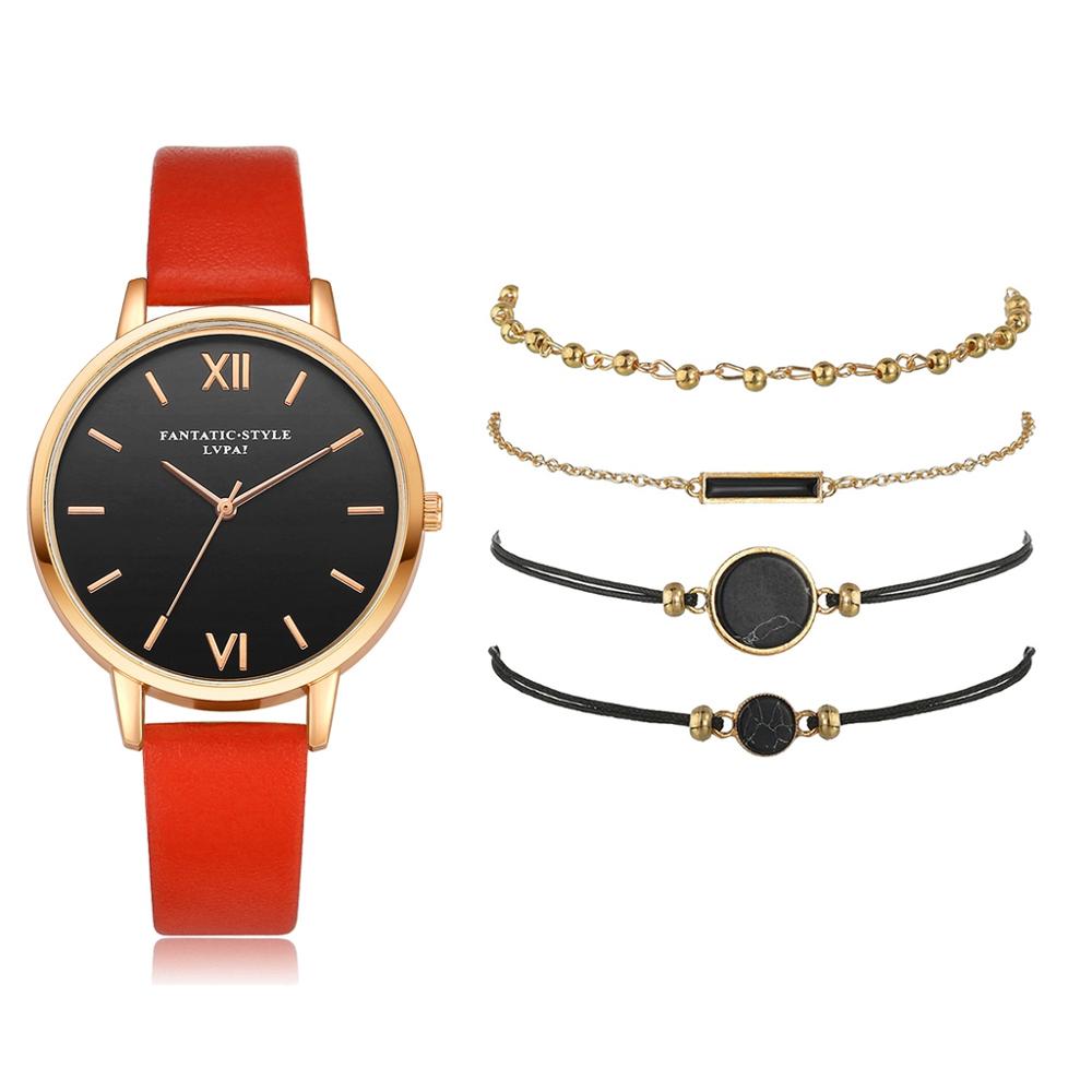 Elegante zilveren horloge met verfijnde schakelstructuur