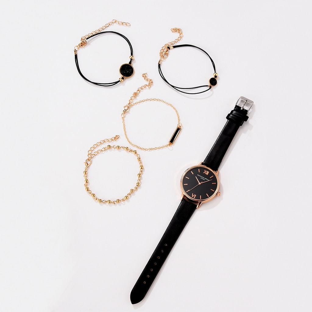 Elegante zilveren horloge met verfijnde schakelstructuur