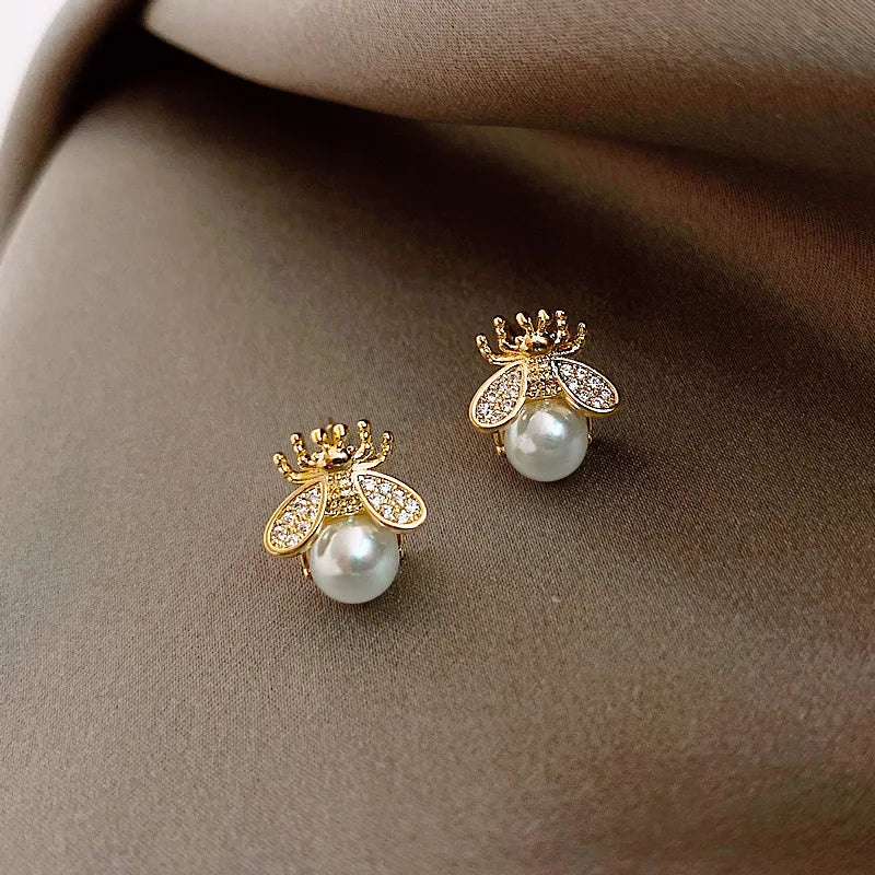Honingbij Parel Stud Oorbellen – Elegante Gouden Sieraden voor Vrouwen