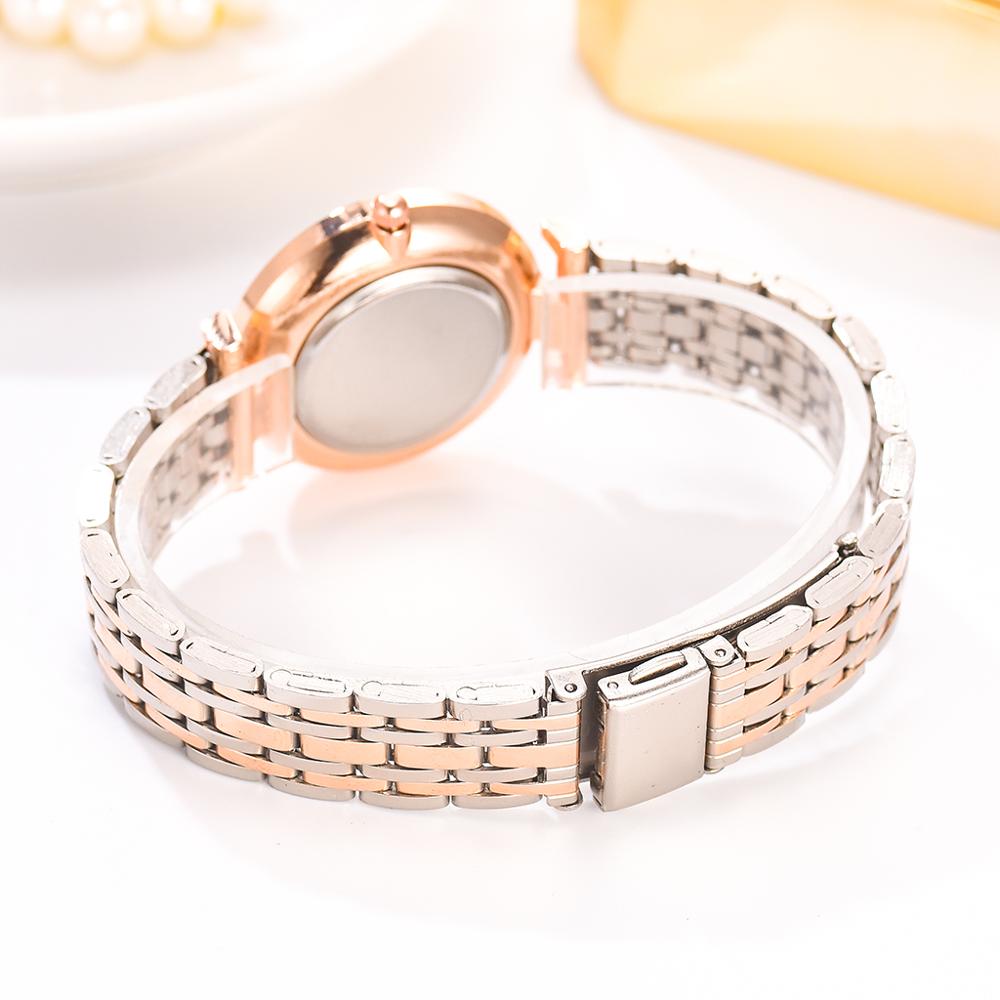 Elegante horloge met subtiele gouden details