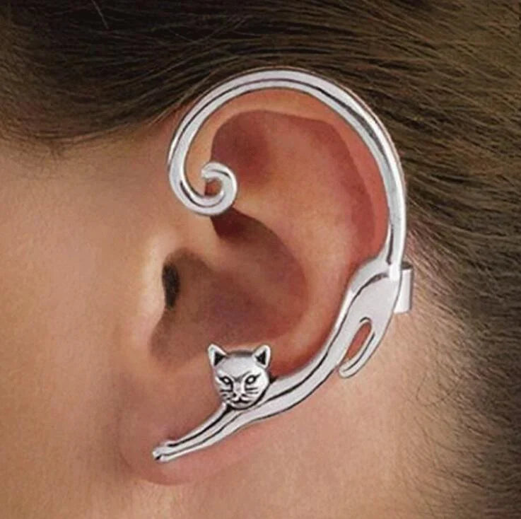 Elegante zilveren oorbellen met snorhaar bedel