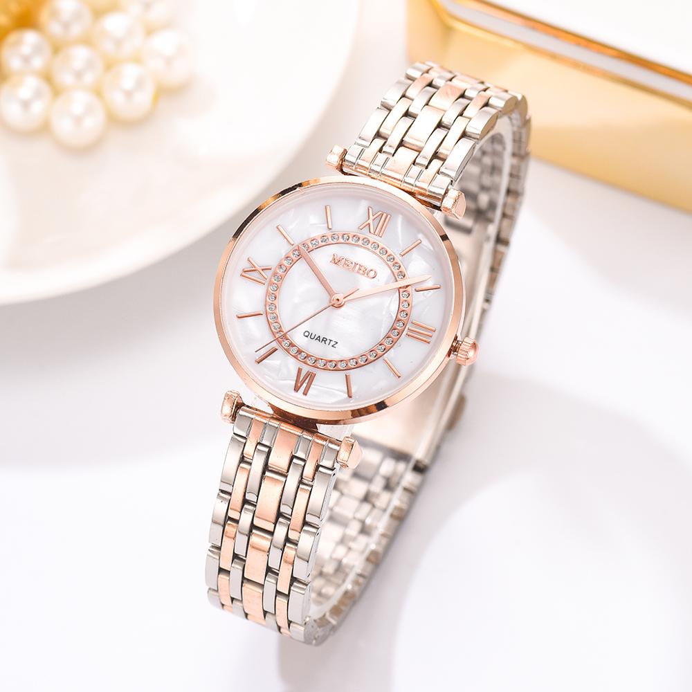 Elegante horloge met subtiele gouden details