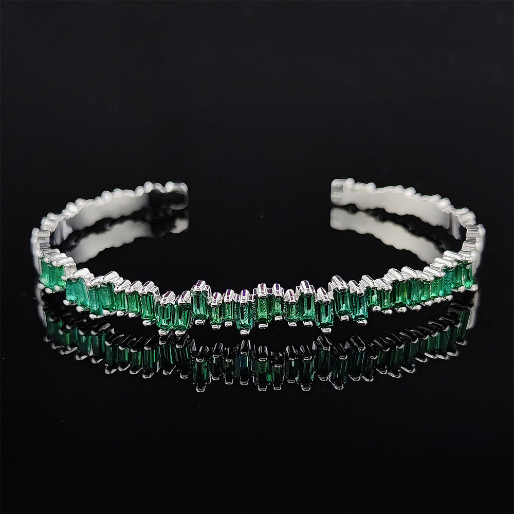 Elegante witgouden armband met verfijnde details