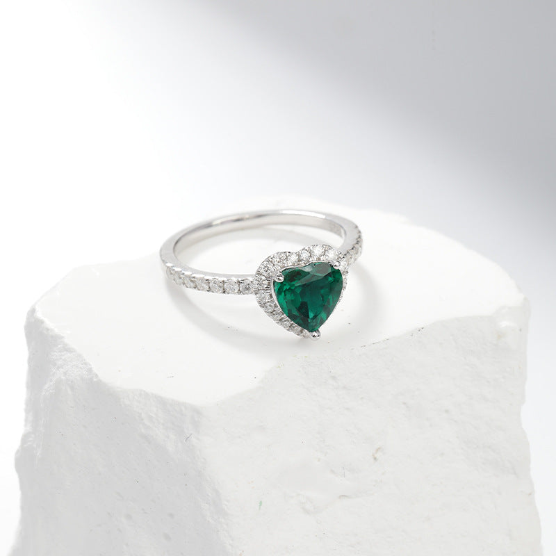 Elegante ring van wit goud met verfijnde details