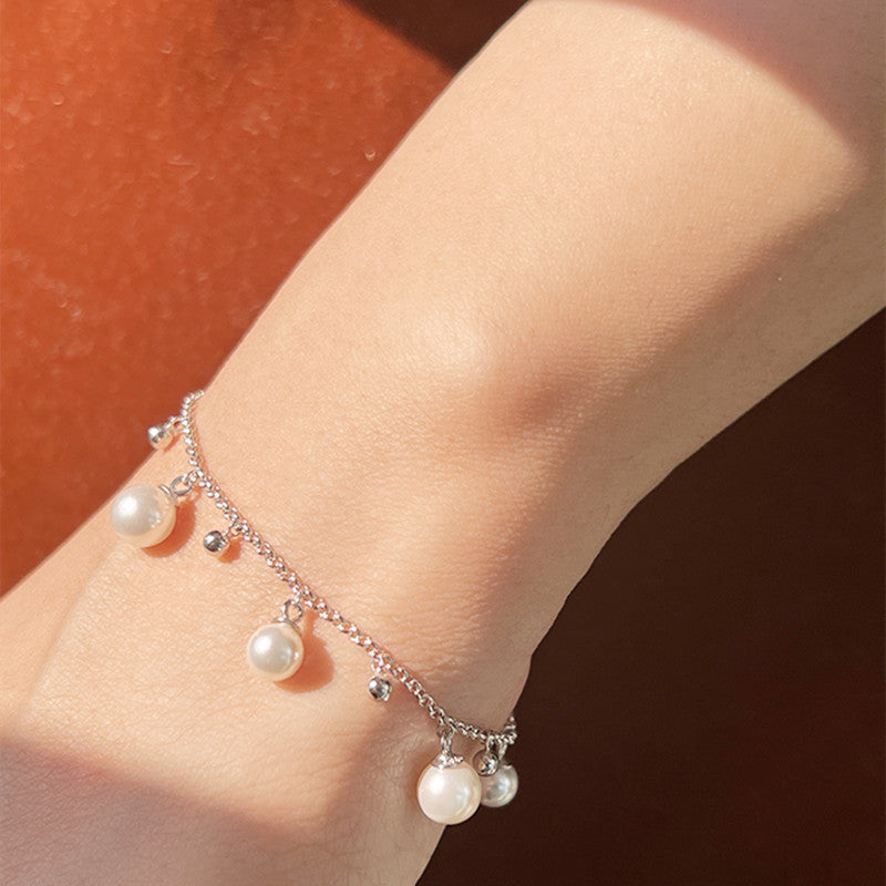 Zilveren armband met elegante parel en subtiele details