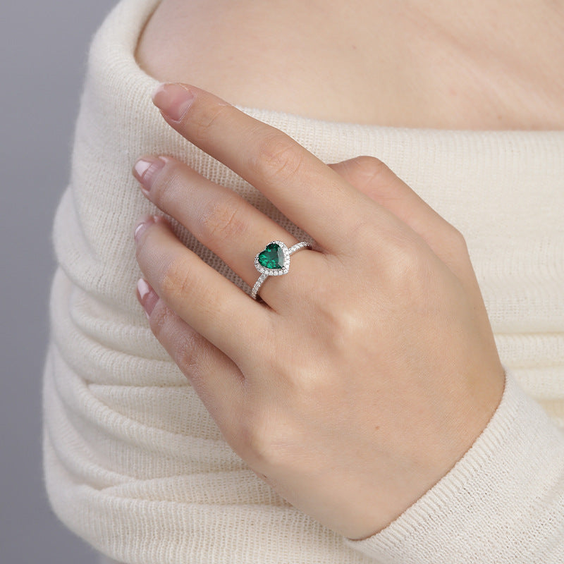 Elegante ring van wit goud met verfijnde details