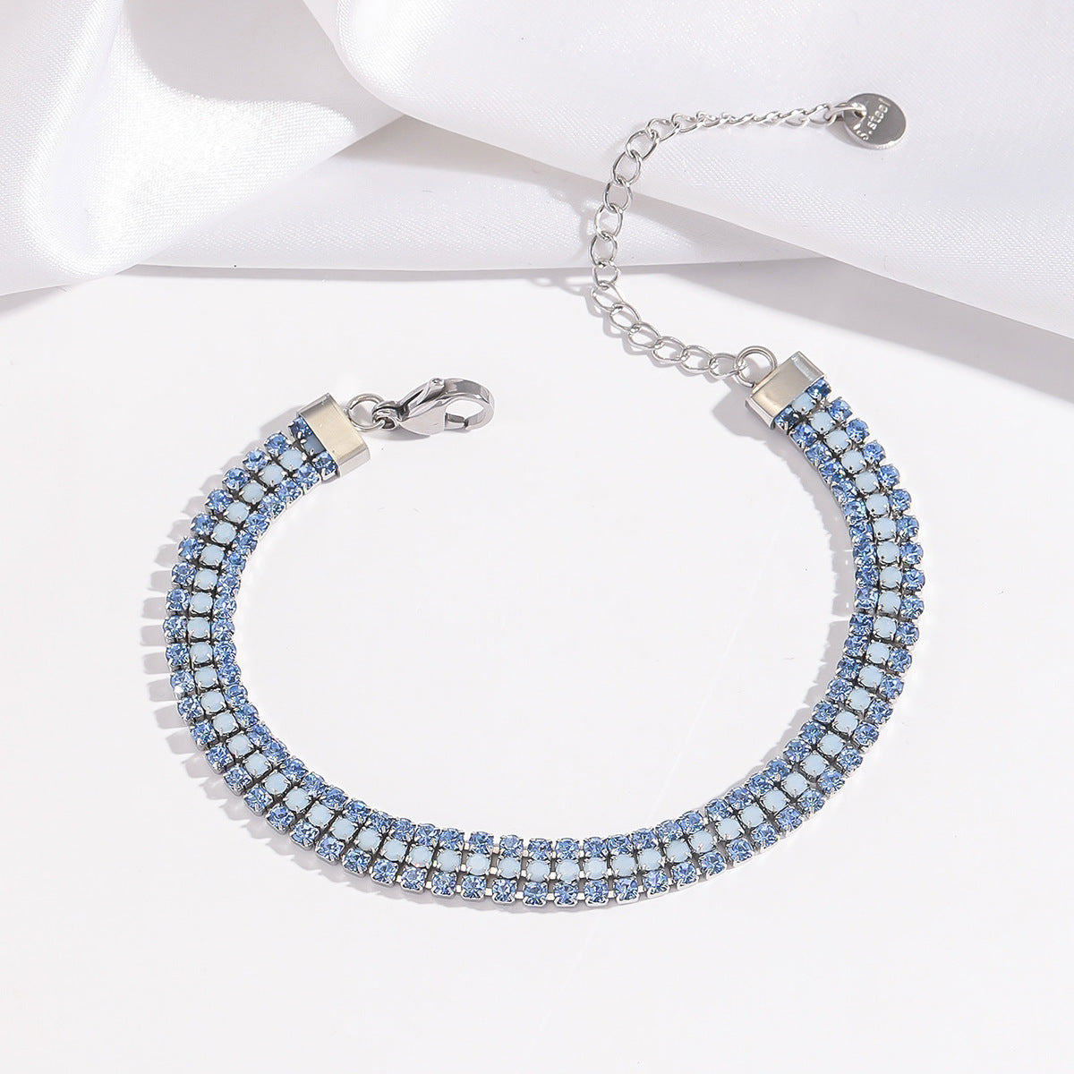 Elegante witgouden armband met verfijnde glans