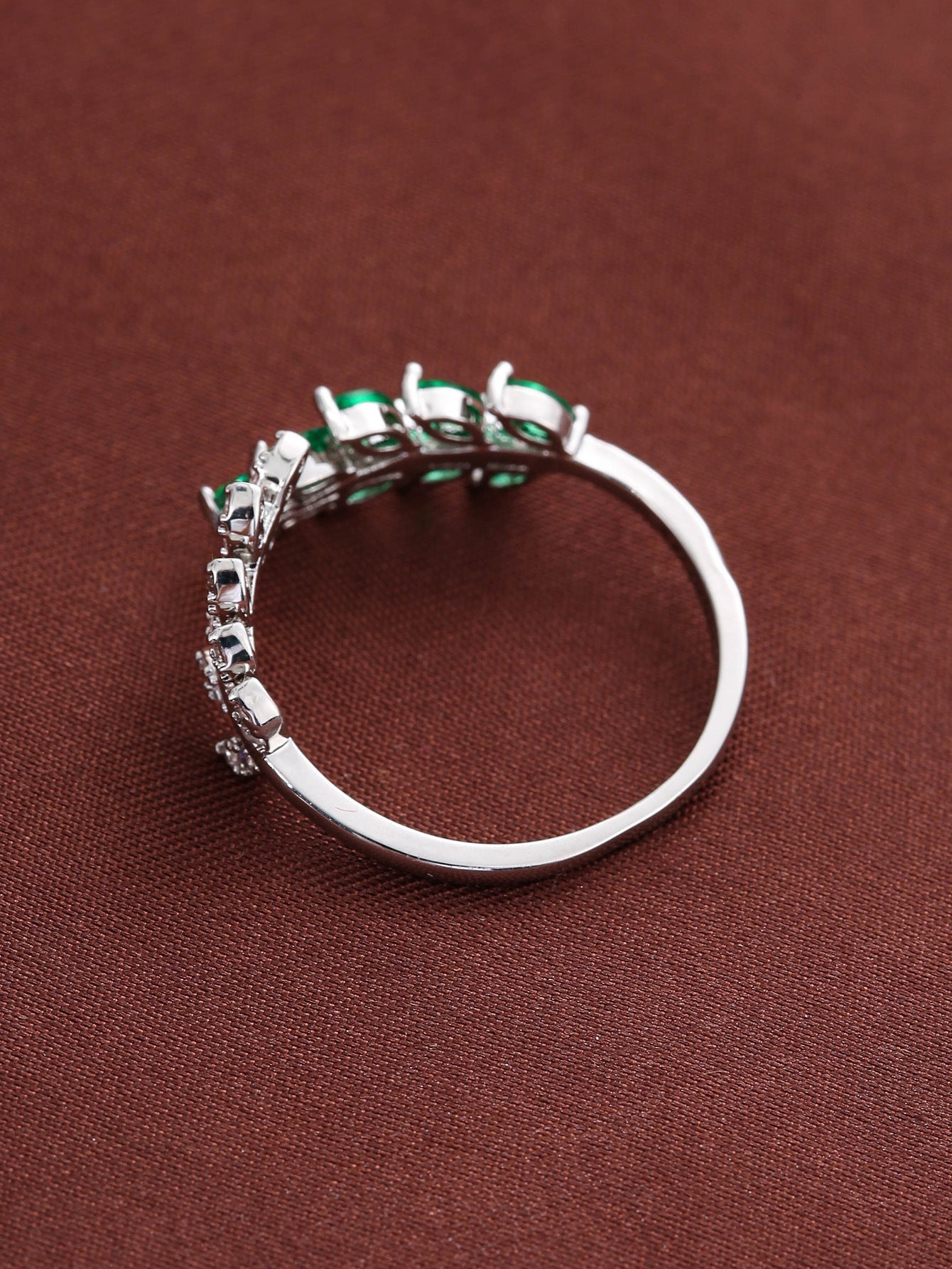 Zachte witgouden ring met verfijnde elegantie