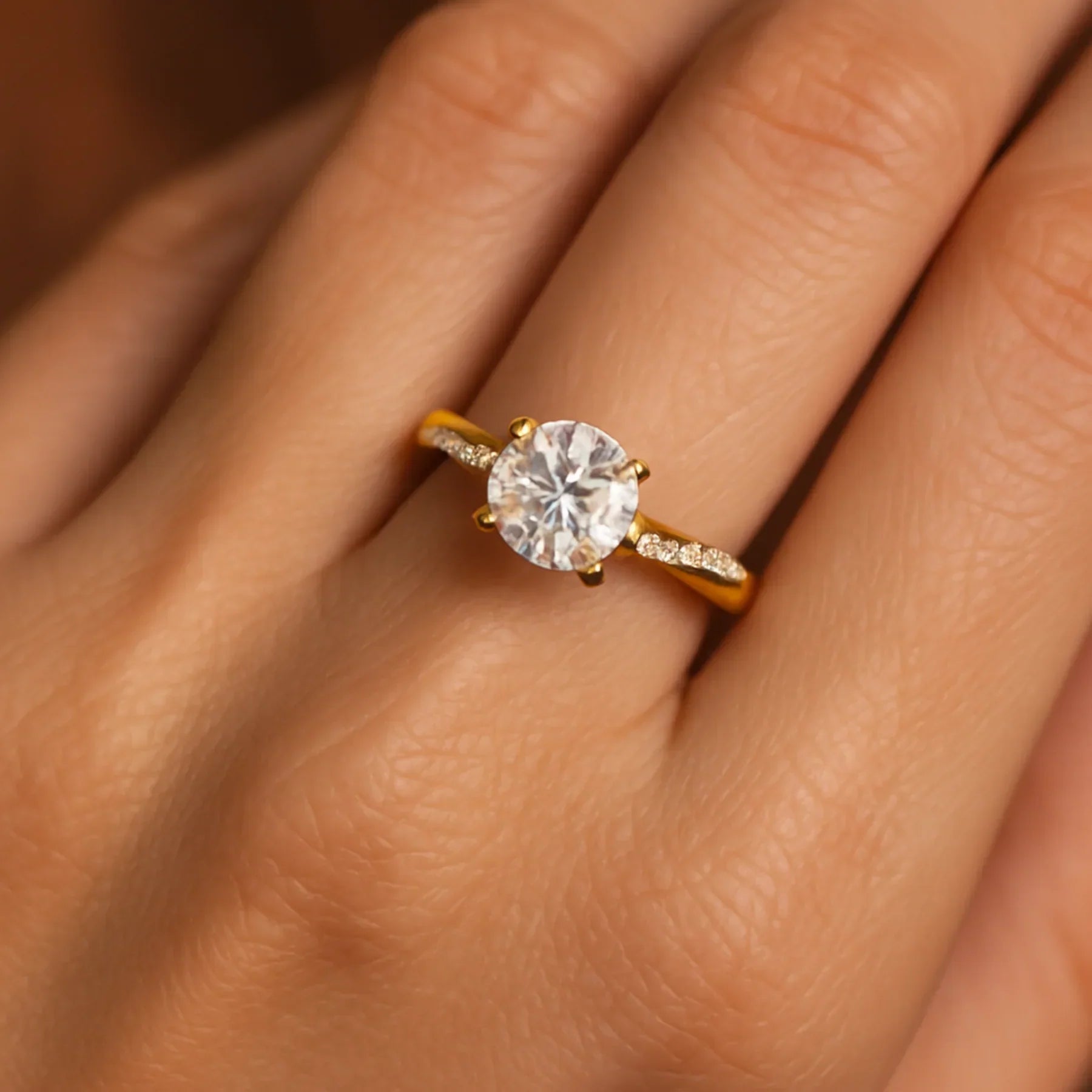 Elegante ring met kristallen in goud en zilver