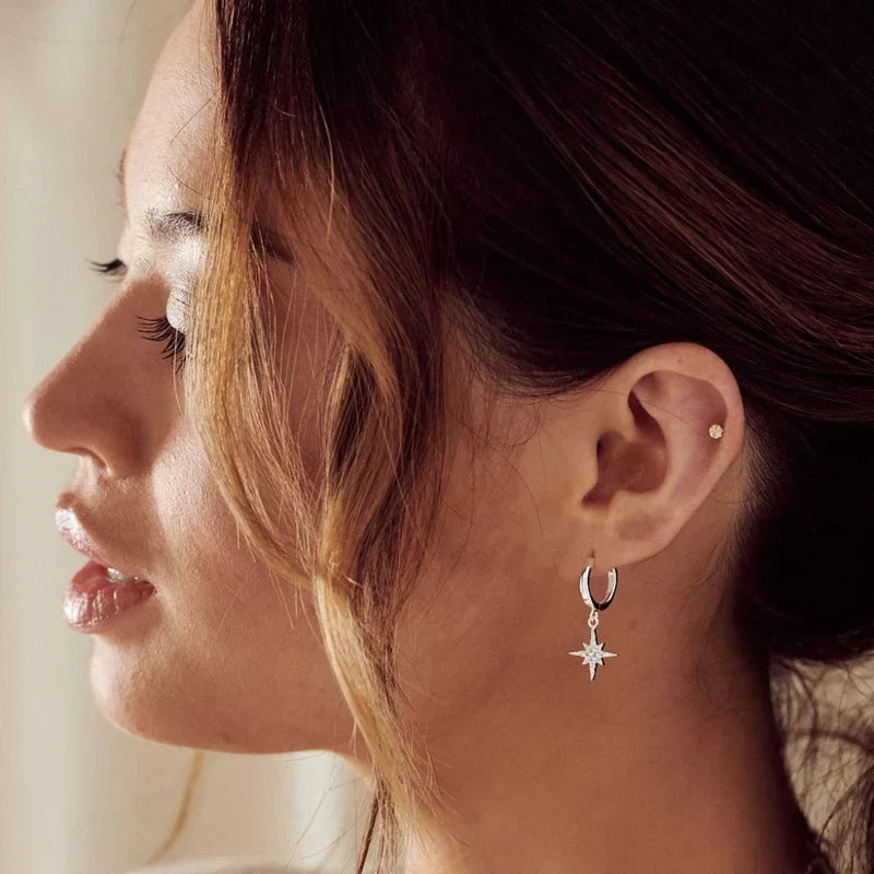 Elegante oorbellen van wit goud met verfijnde details