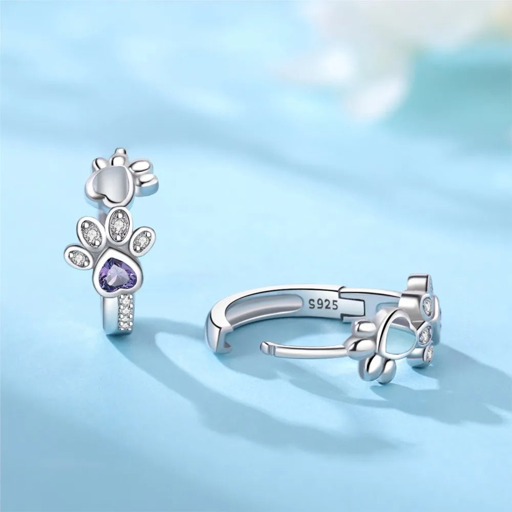 Paw Huggie Oorbellen in Sterling Zilver – Met Zirkonia en Hart Edelsteen