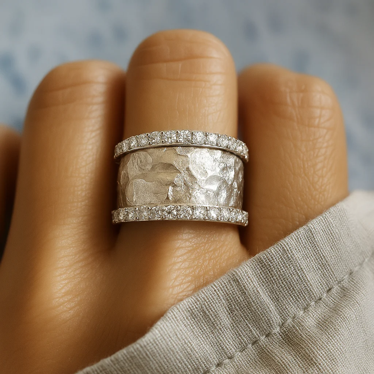 Elegante zirkonia ring met vintage uitstraling