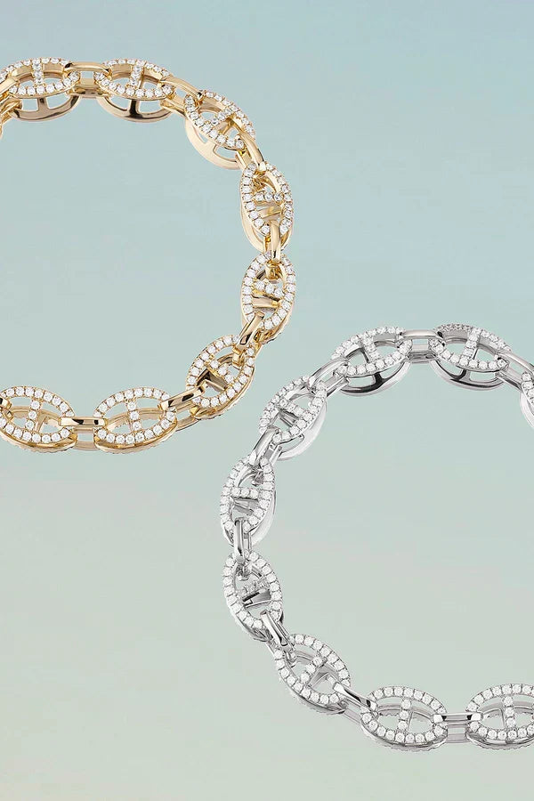 Zachte witgouden armband met delicate details