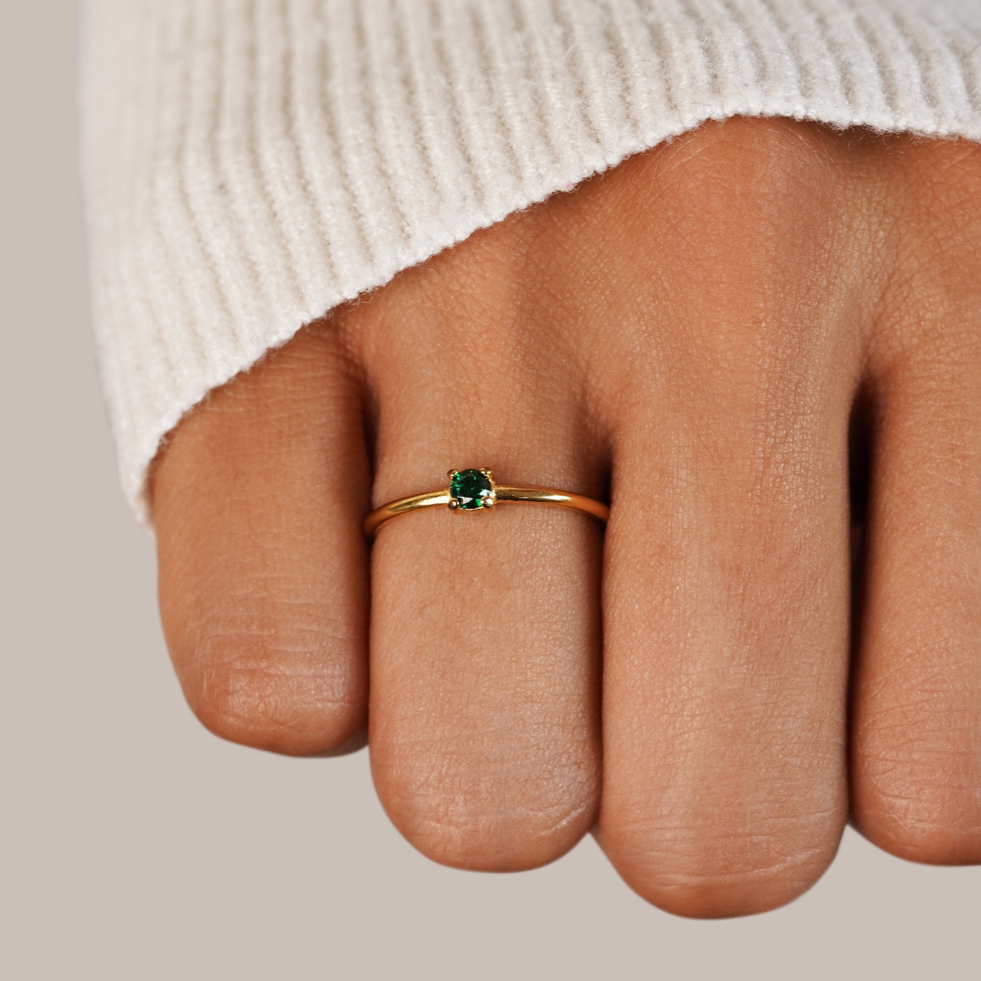 Zachte gouden ring met geboortesteen