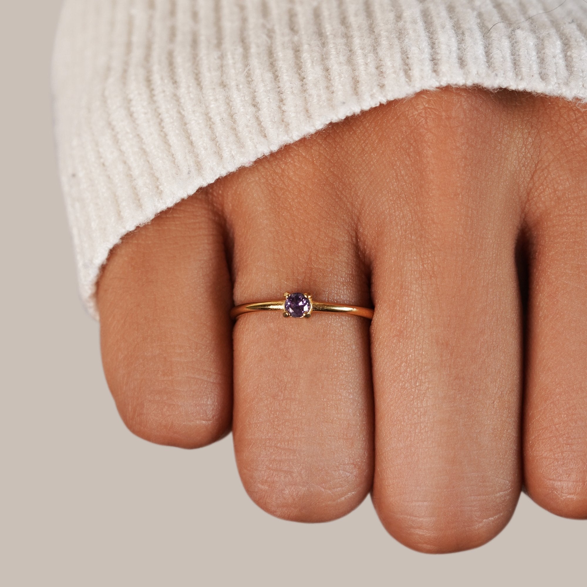 Zachte gouden ring met geboortesteen