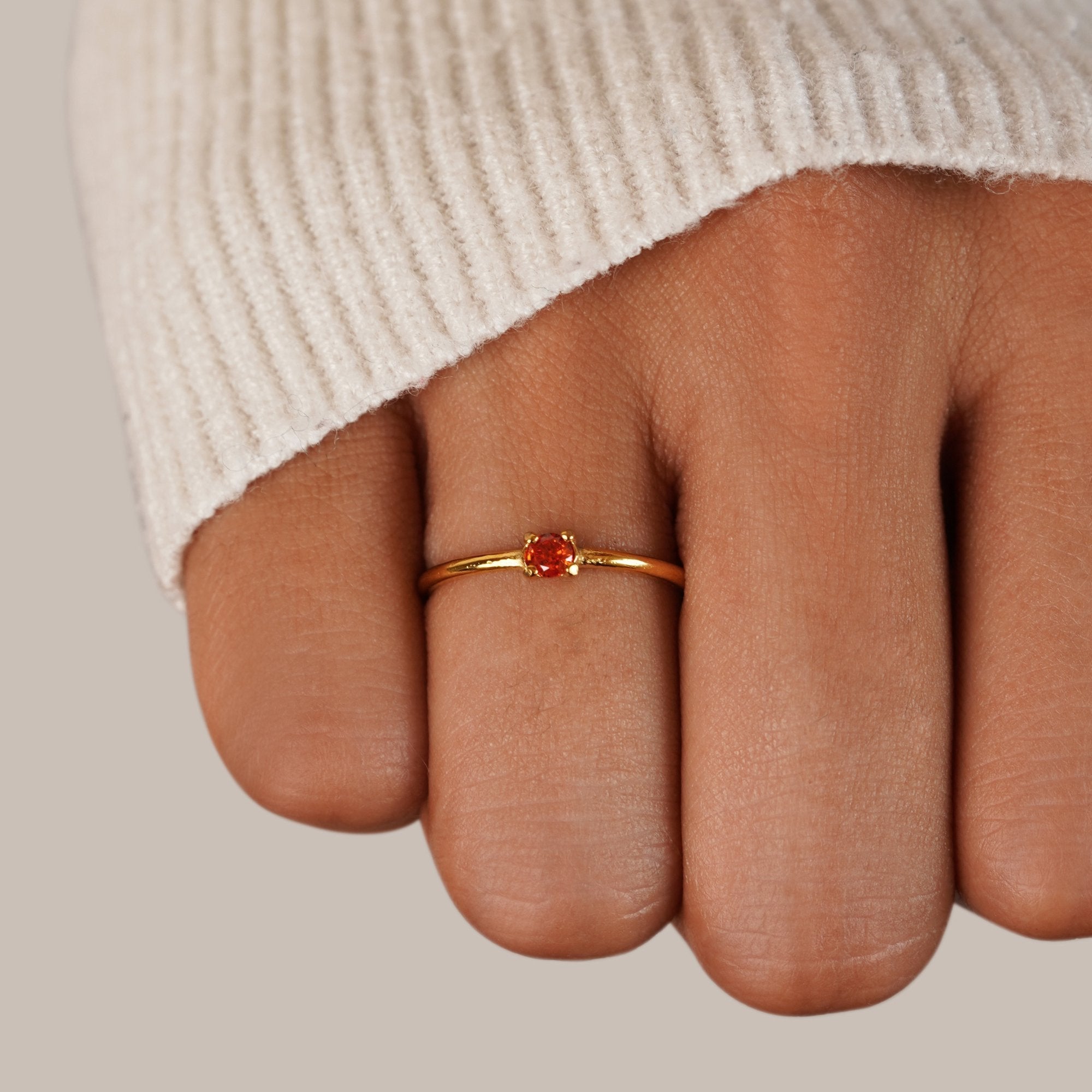 Zachte gouden ring met geboortesteen