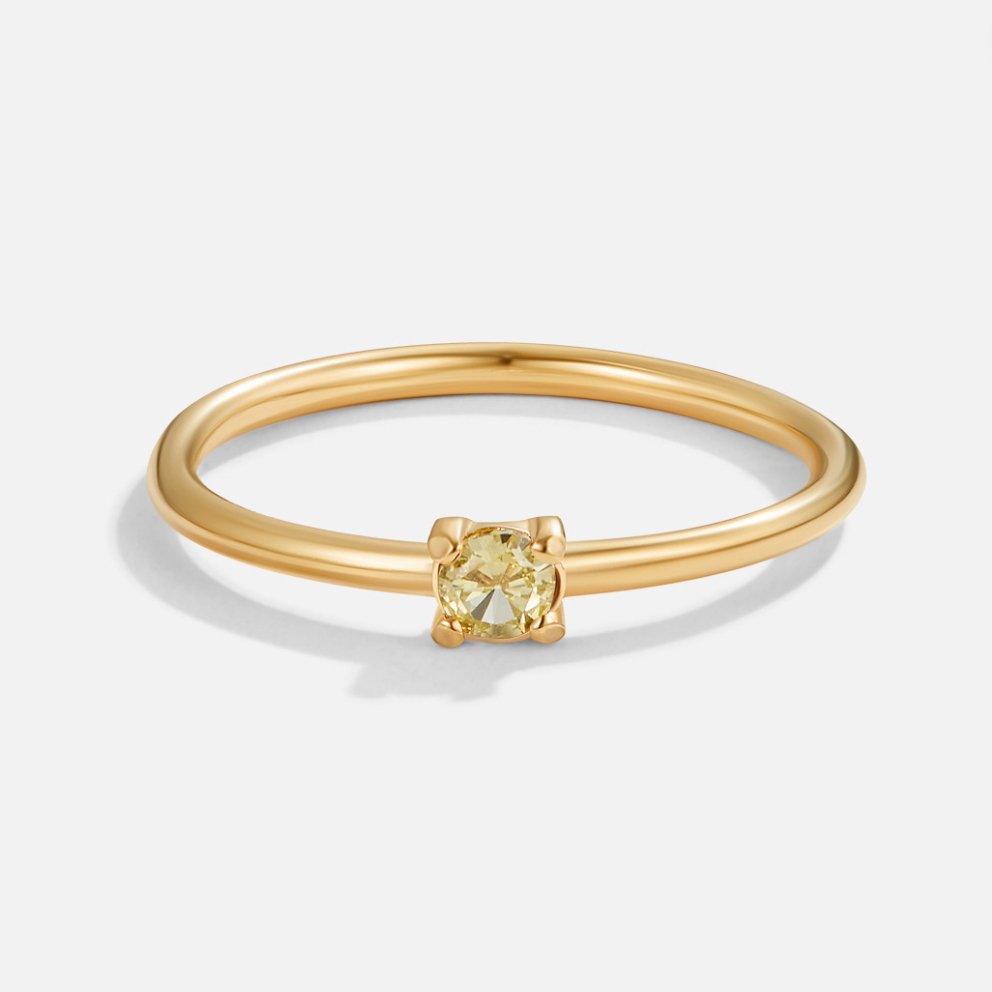 Zachte gouden ring met geboortesteen