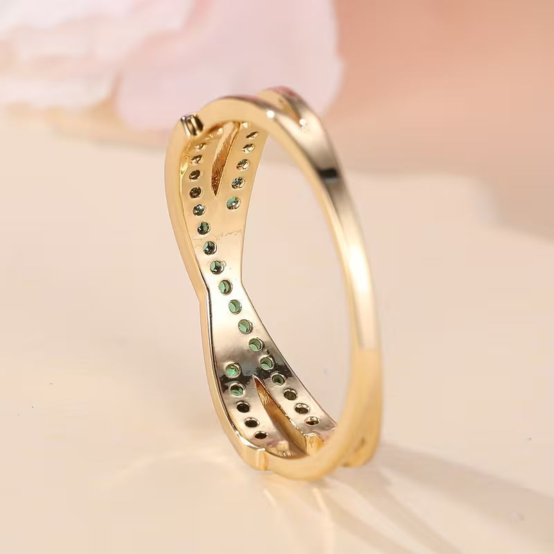Verfijnde gouden ring met smaragd accent