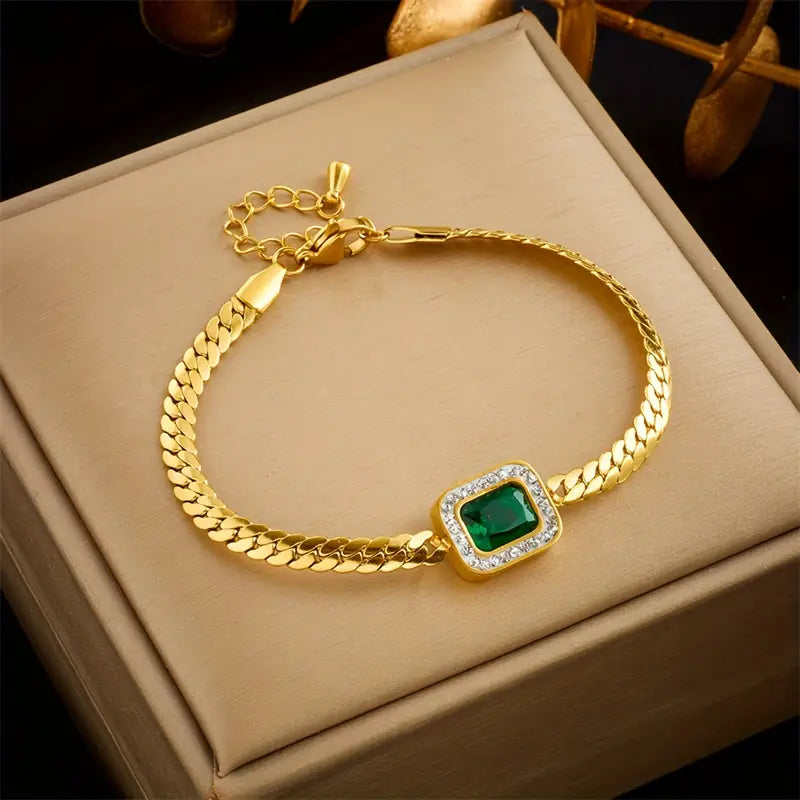 Elegante gouden armband met verfijnde details