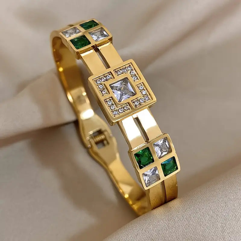 Elegante gouden armband met verfijnde details